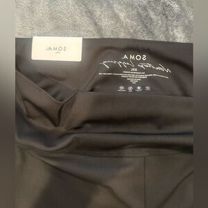 SOMA Black Nonstop Crop Leggings NWT